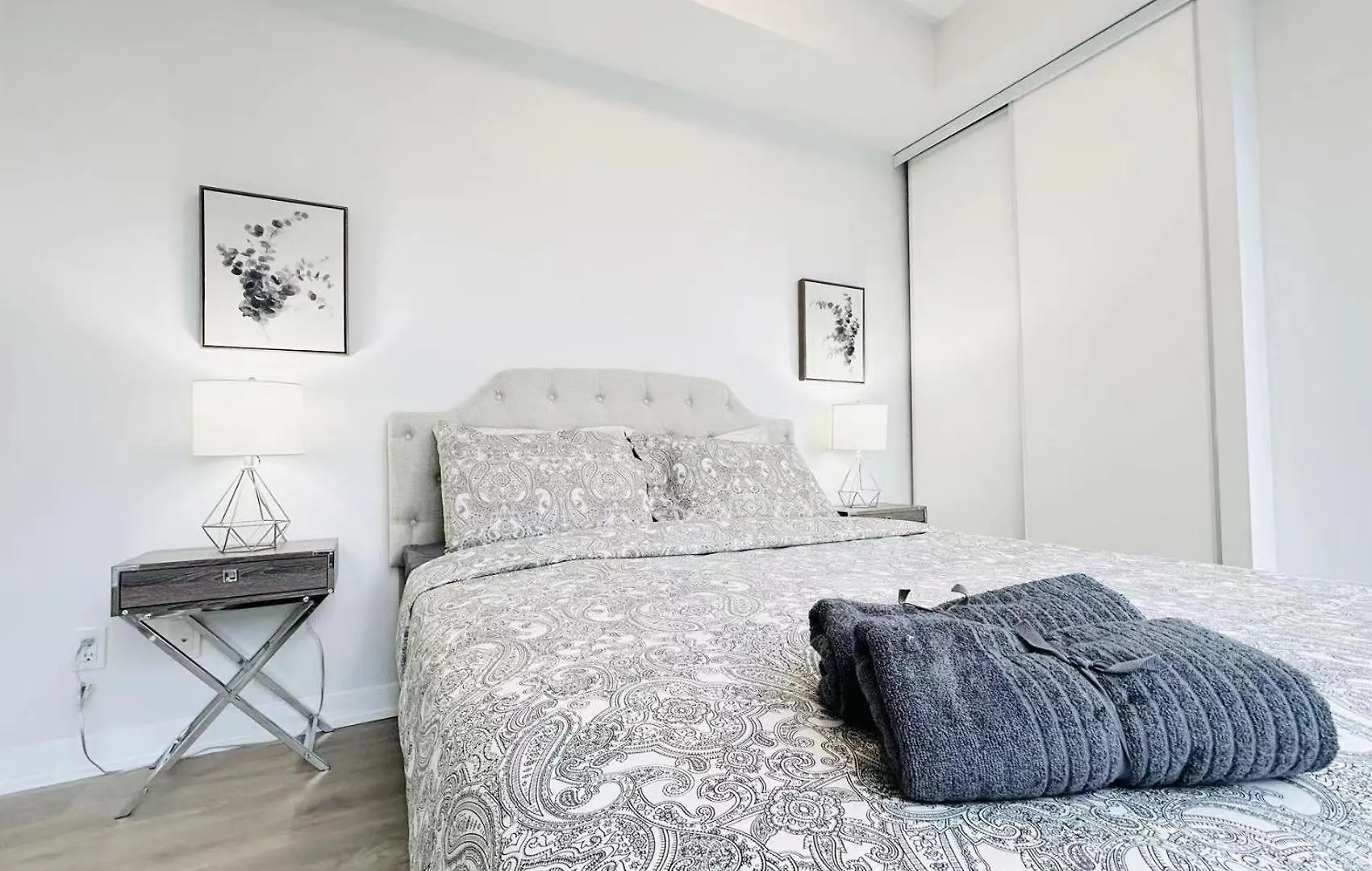 Lovely One Bedroom / Entertainment District P4 Toronto Apartment